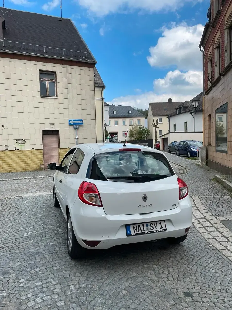 Gebraucht Renault Clio 75 PS (55 kW) 2012 Weiß Kleinwagen
