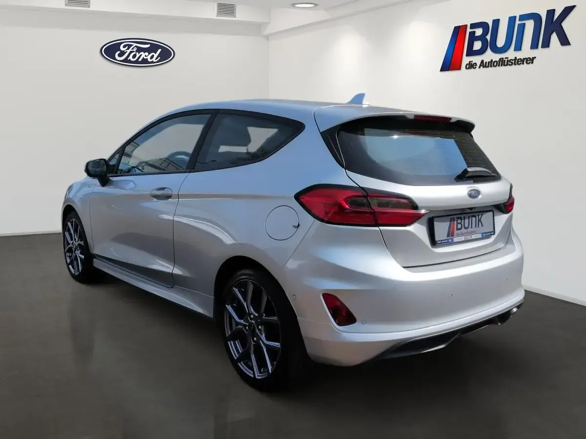 Gebraucht Ford Fiesta ST-Line 101 PS (74 kW) 2022 Polarsilber metallic Kleinwagen