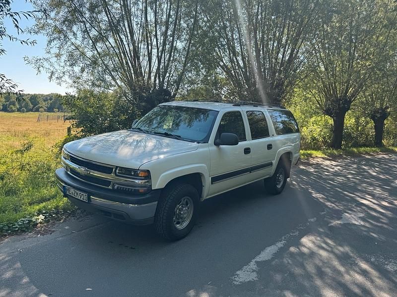 Weiß Gebraucht 2002 Chevrolet Suburban SUV | 16.390 € - Bild 1/4