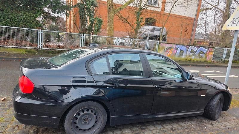 Gebraucht BMW 318 143 PS (105 kW) 2008 Schwarz Limousine