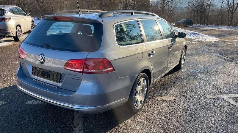 Gebraucht VW Passat Comfortline 170 PS (125 kW) 2012 Blau Limousine