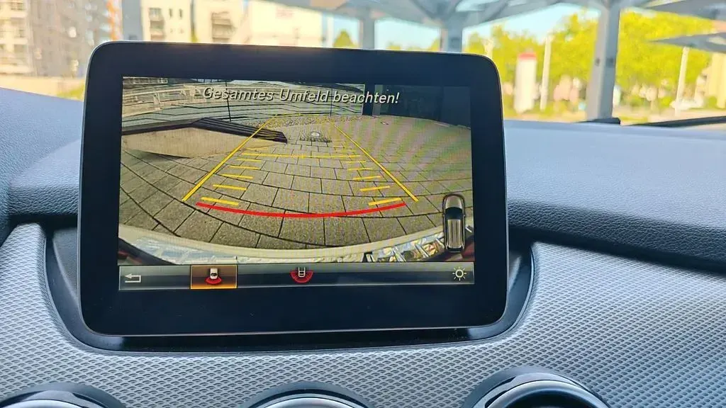 Gebraucht Mercedes B220 177 PS (130 kW) 2018 Weiß Kleinwagen