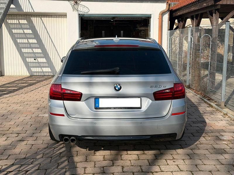 Gebraucht BMW 530 258 PS (189 kW) 2016 Silber Kombi