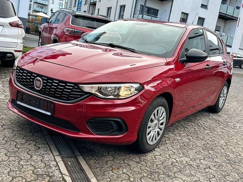 Gebraucht Fiat Tipo Pop 95 PS (69 kW) 2017 Rot Limousine