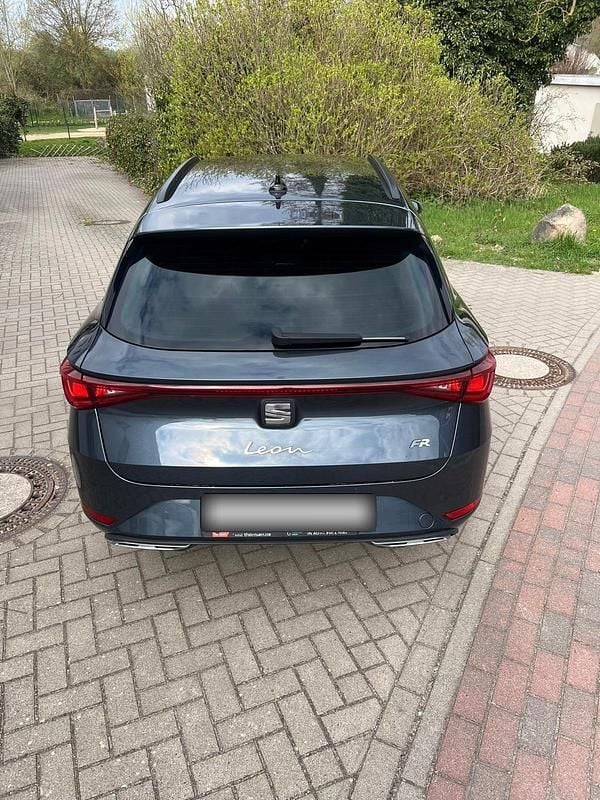Używany Seat Leon ST FR 150 KM (110 kW) 2022 Szary Kombi