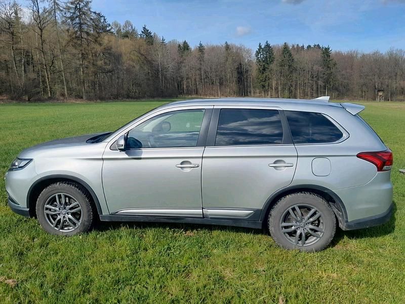 Gebraucht Mitsubishi Outlander 150 PS (110 kW) 2020 Silber SUV