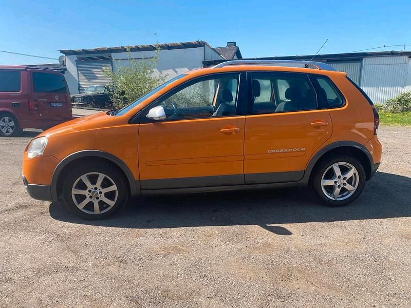 Orange Gebraucht 2006 VW Polo Cross Kleinwagen | 1.500 € - Bild 1/4