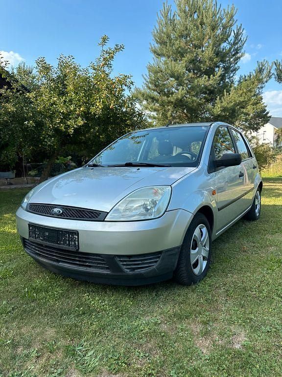 Silber Gebraucht 2002 Ford Fiesta Kleinwagen | 1.999 € (Teuer) - Bild 1/4