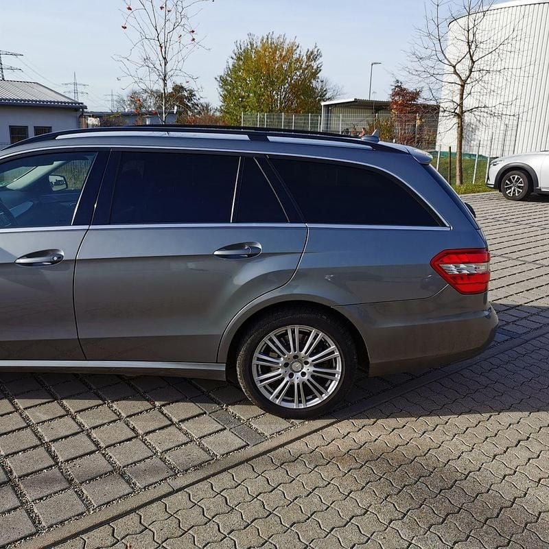 Używany Mercedes E350 Elegance 265 KM (194 kW) 2012 Szary Kombi