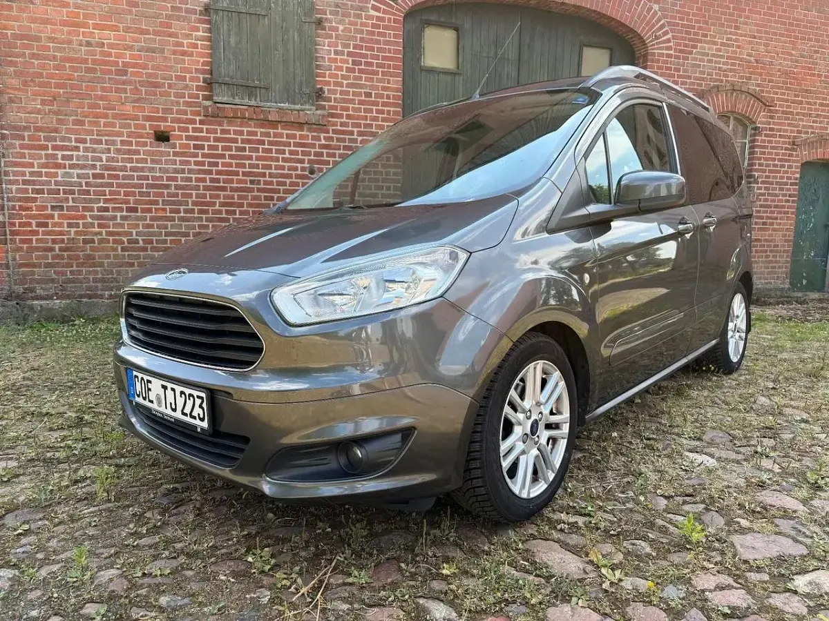 Gebraucht Ford Tourneo Courier Titanium 101 PS (74 kW) 2017 Grau Van / Kleinbus