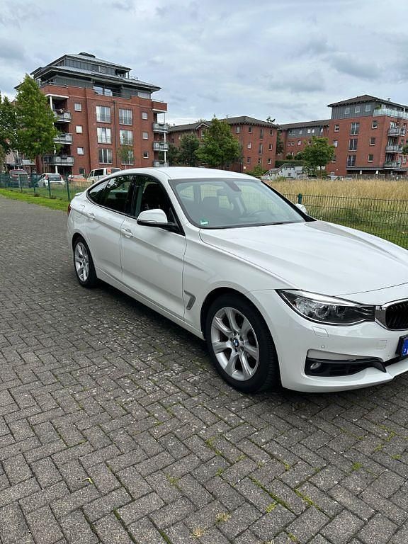 Gebraucht BMW 320 Gran Turismo Sport Line 184 PS (135 kW) 2013 Weiß Limousine