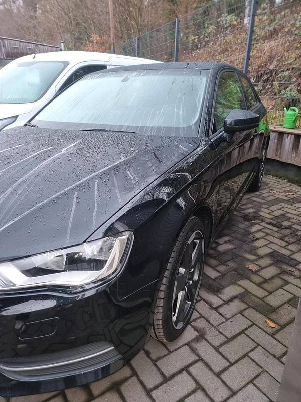 Gebraucht Audi A3 105 PS (77 kW) 2014 Schwarz Kleinwagen