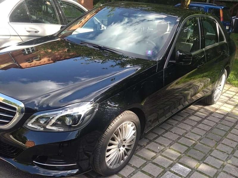 Gebraucht Mercedes E200 Elegance 184 PS (135 kW) 2015 Schwarz Limousine