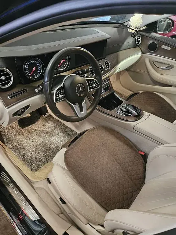 Gebraucht Mercedes E220 194 PS (142 kW) 2019 Blau Limousine