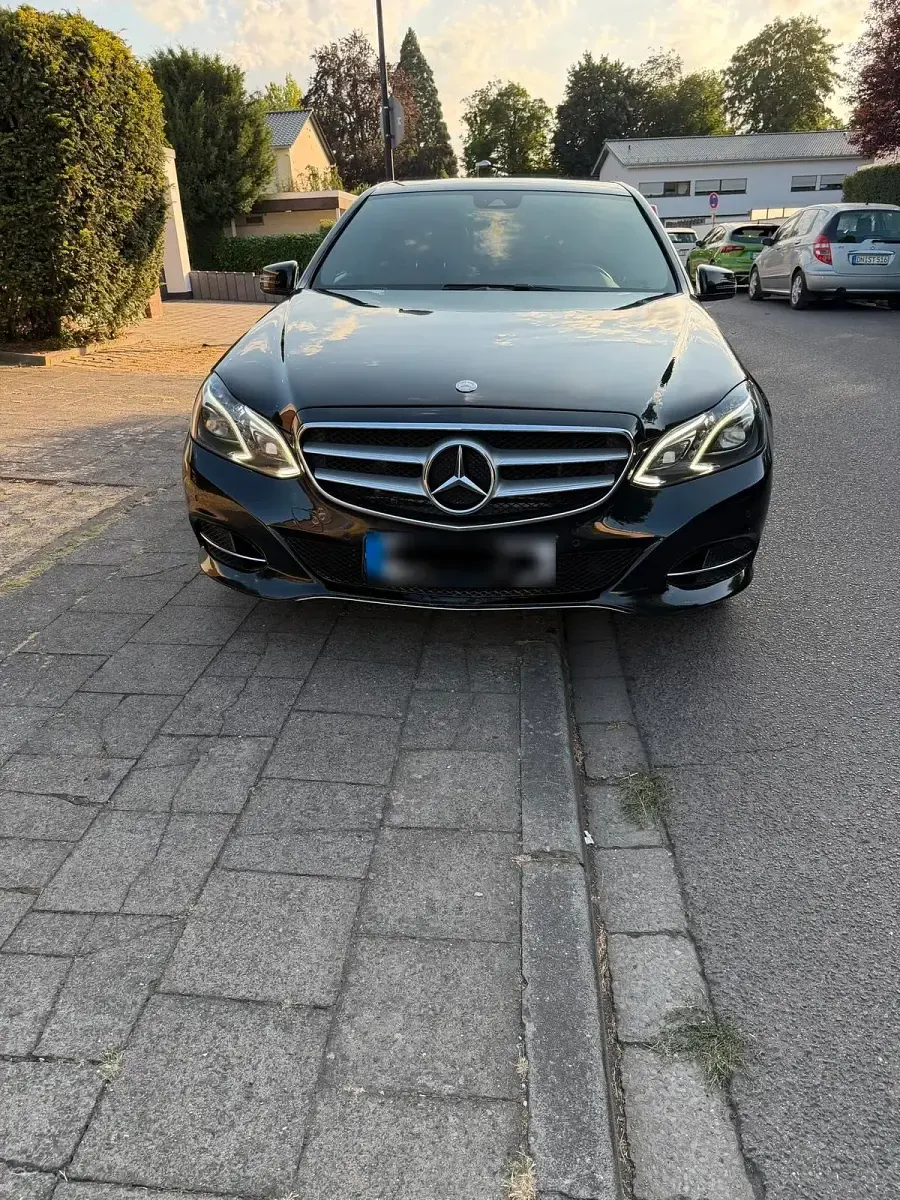 Gebraucht Mercedes E200 136 PS (100 kW) 2015 Schwarz Limousine