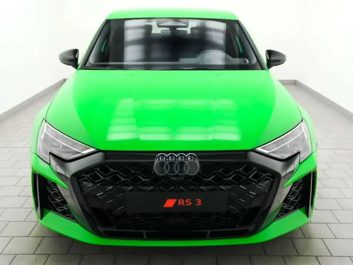 Neu Audi RS3 Sport 400 PS (294 kW) 2025 Gruen Limousine