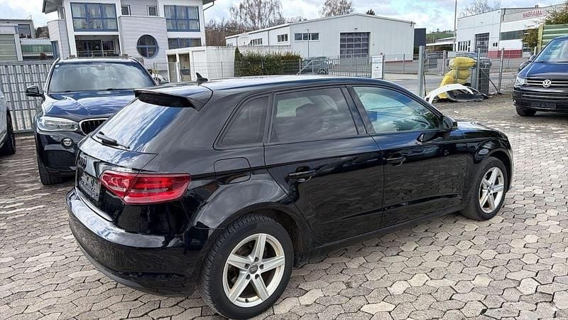 Gebraucht Audi A3 Attraction 110 PS (80 kW) 2016 Schwarz Limousine
