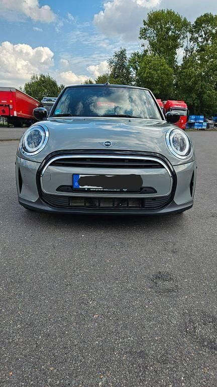 Grau Gebraucht 2021 Mini Cooper Classic Kleinwagen | 20.900 € (Etwas zu teuer) - Bild 1/4