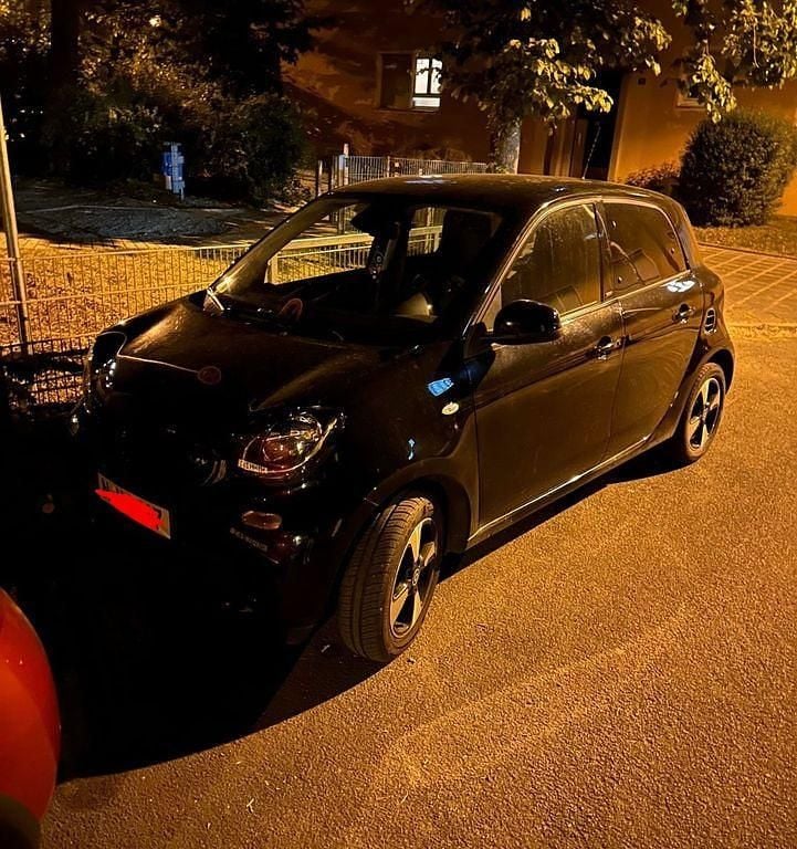 Gebraucht Smart ForFour 90 PS (66 kW) 2018 Schwarz Kleinwagen