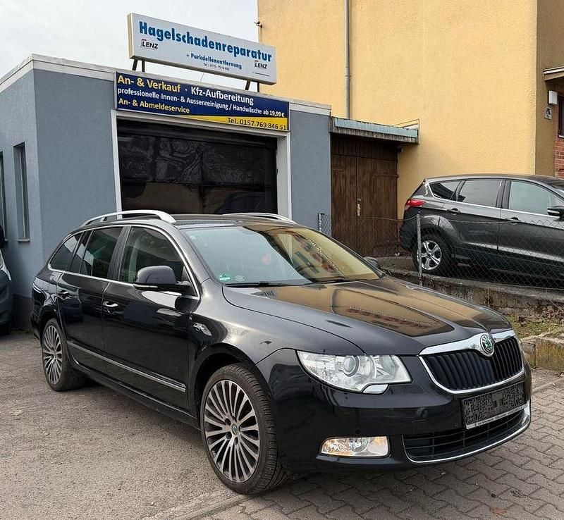 Gebraucht Skoda Superb LAURIN & KLEMENT 170 PS (125 kW) 2012 Schwarz Kombi