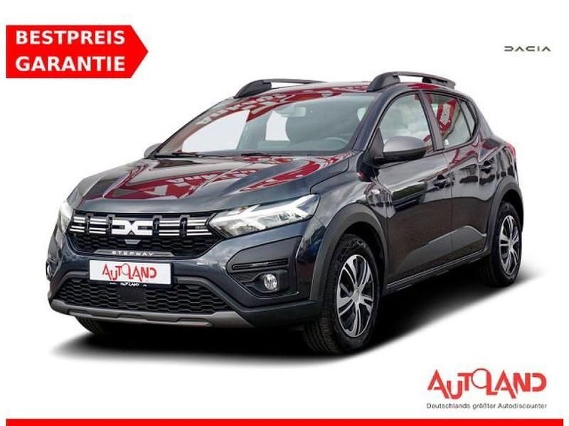 Kometen grau (metallic) Gebraucht 2023 Dacia Sandero Stepway SUV | 17.950 € (Etwas zu teuer) - Bild 1/4