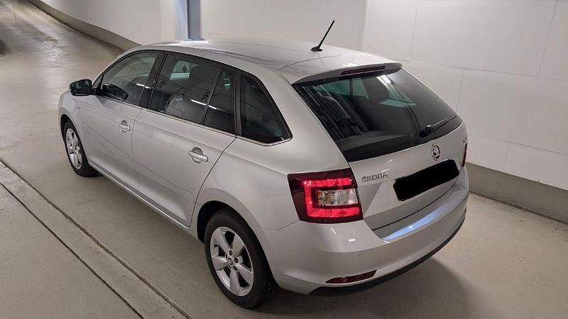 Gebraucht Skoda Rapid Clever 95 PS (69 kW) 2018 Silber Kleinwagen