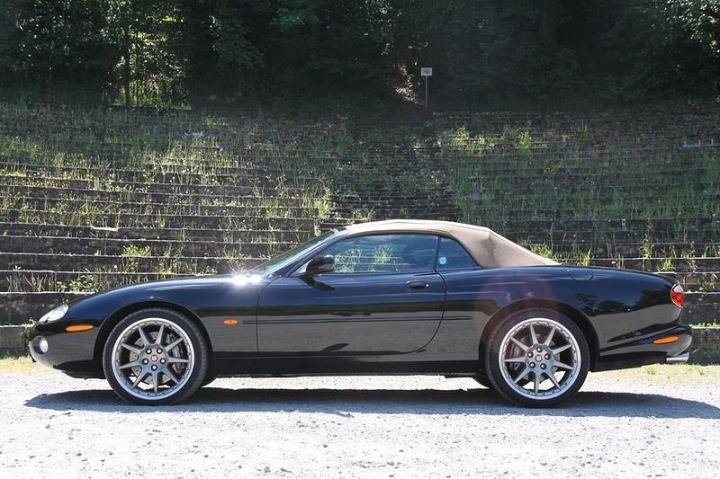 Gebraucht Jaguar XKR 363 PS (266 kW) 2001 Schwarz Cabrio