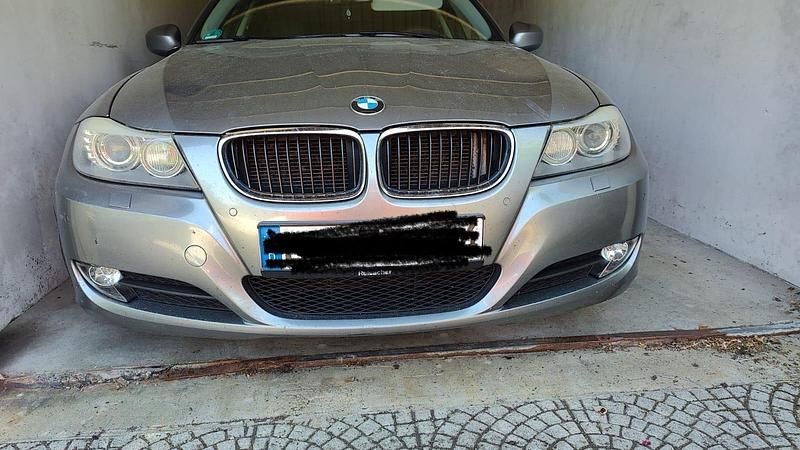 Grau Gebraucht 2011 BMW 318 Kombi | 3.500 € (Superpreis) - Bild 1/4