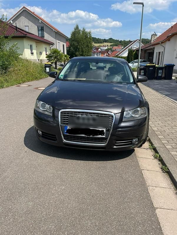 Grau Gebraucht 2005 Audi A3 Ambiente Kleinwagen | 1.500 € (Superpreis) - Bild 1/4