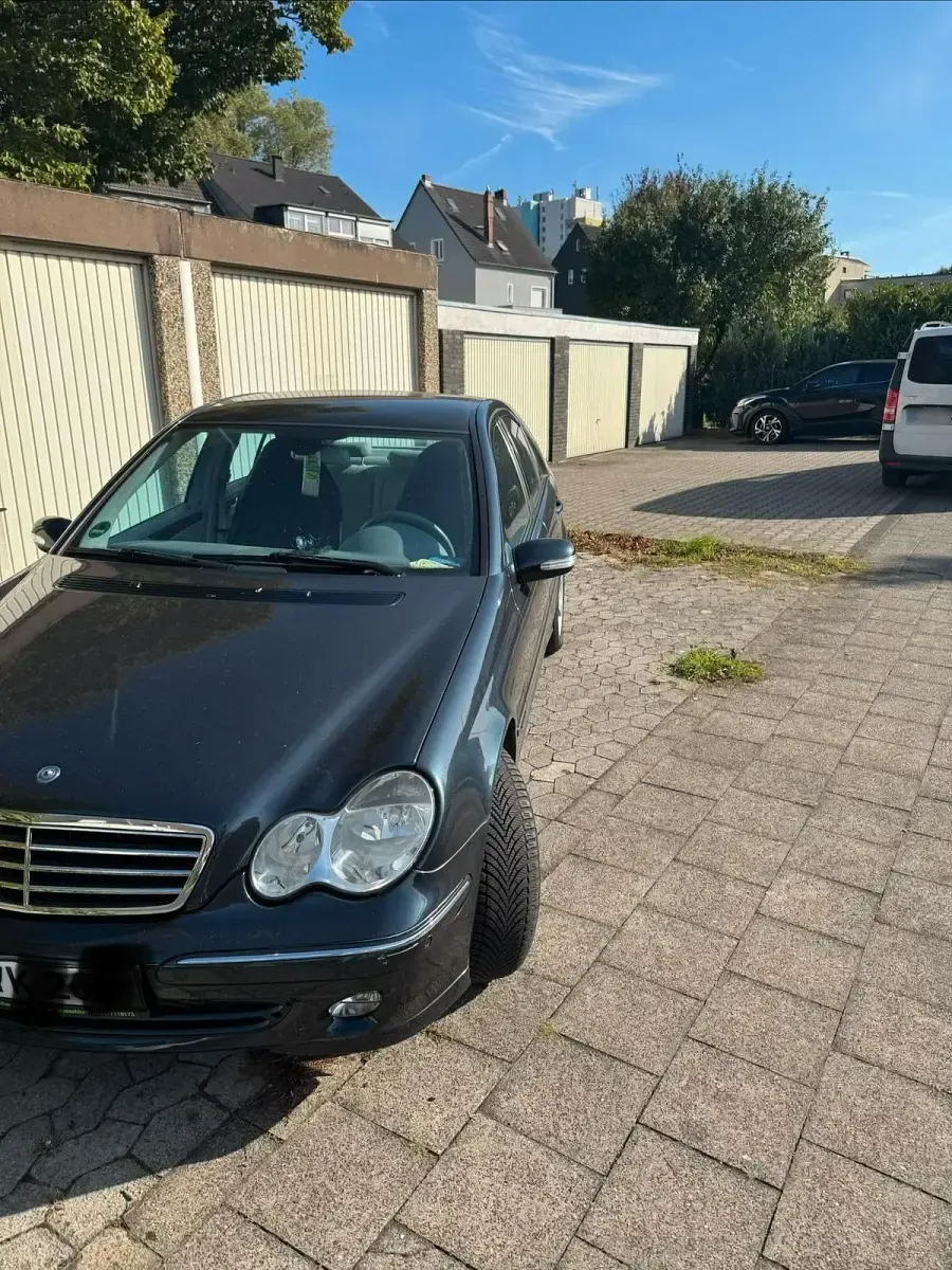 Gebraucht Mercedes 180 143 PS (105 kW) 2004 Blau Limousine