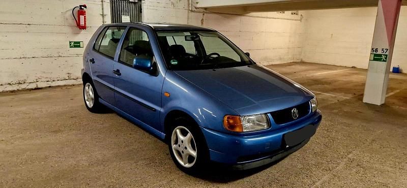 Blau Gebraucht 1996 VW Polo Limousine | 1.250 € (Fairer Preis) - Bild 1/4