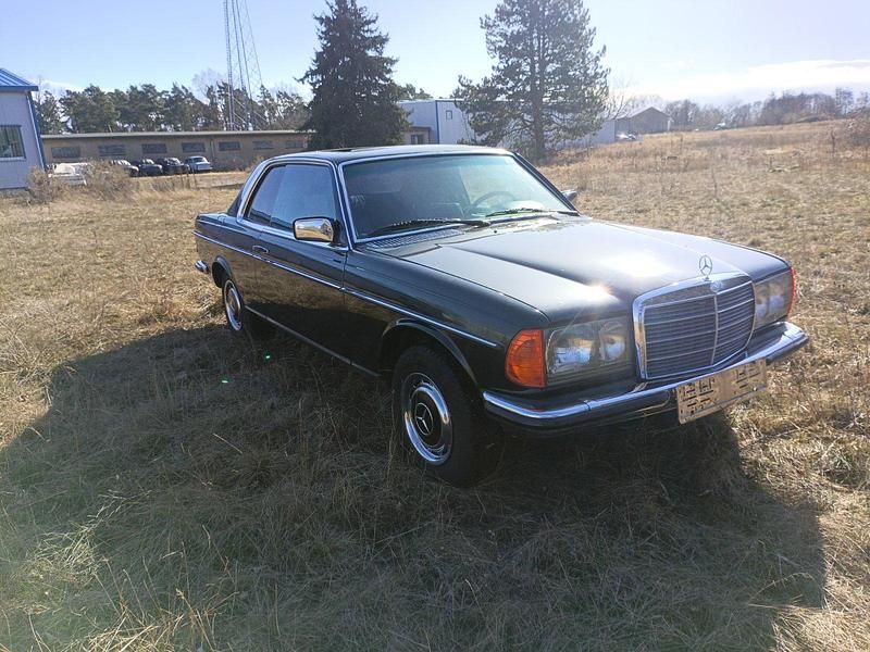 Gebraucht Mercedes 280 185 PS (136 kW) 1979 Schwarz Coupé