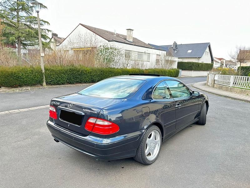 Gebraucht Mercedes CLK230 197 PS (144 kW) 2000 Blau Coupé