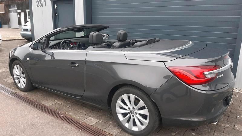 Grau Gebraucht 2013 Opel Cascada Cabrio | 9.900 € (Fairer Preis) - Bild 1/4