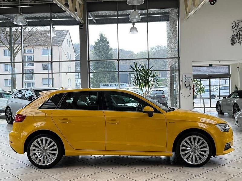 Gebraucht Audi e-tron Sport 150 kW (204 PS) 2018 Gelb SUV