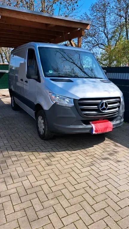 Używany Mercedes Sprinter 143 KM (105 kW) 2019 Srebrny Van