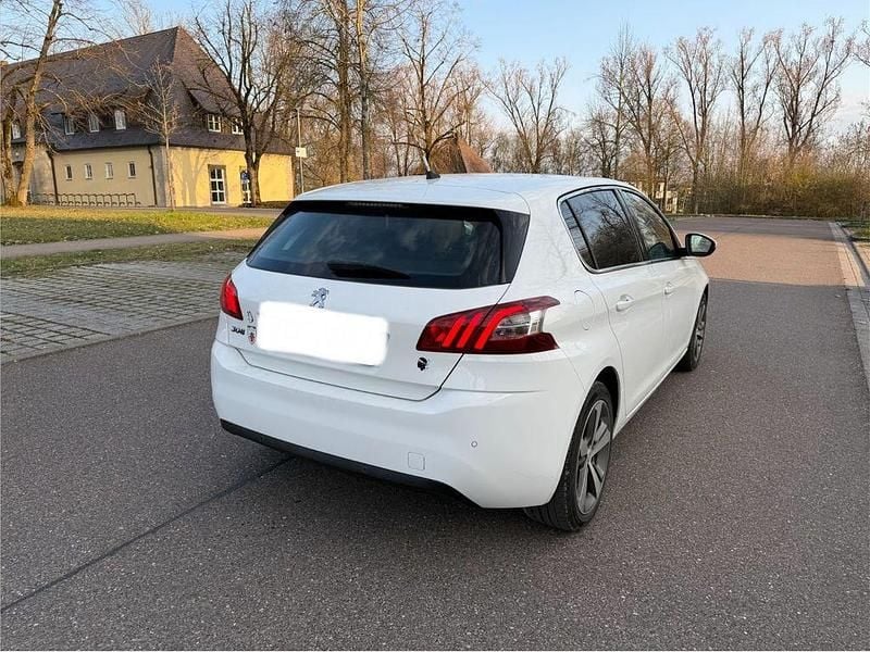 Gebraucht Peugeot 308 Active 131 PS (96 kW) 2014 Weiß Limousine