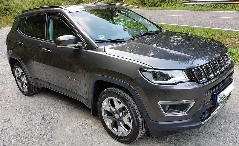 Gebraucht Jeep Compass Limited 140 PS (102 kW) 2018 Grau SUV