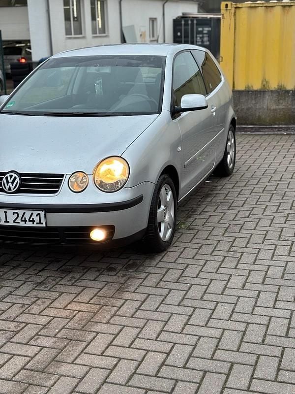 Grau Gebraucht 2004 VW Polo Kleinwagen | 700 € (Guter Preis) - Bild 1/4