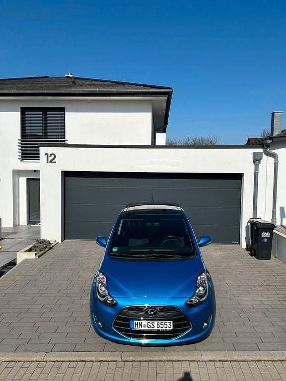 Gebraucht Hyundai ix20 125 PS (91 kW) 2017 Blau Kleinwagen