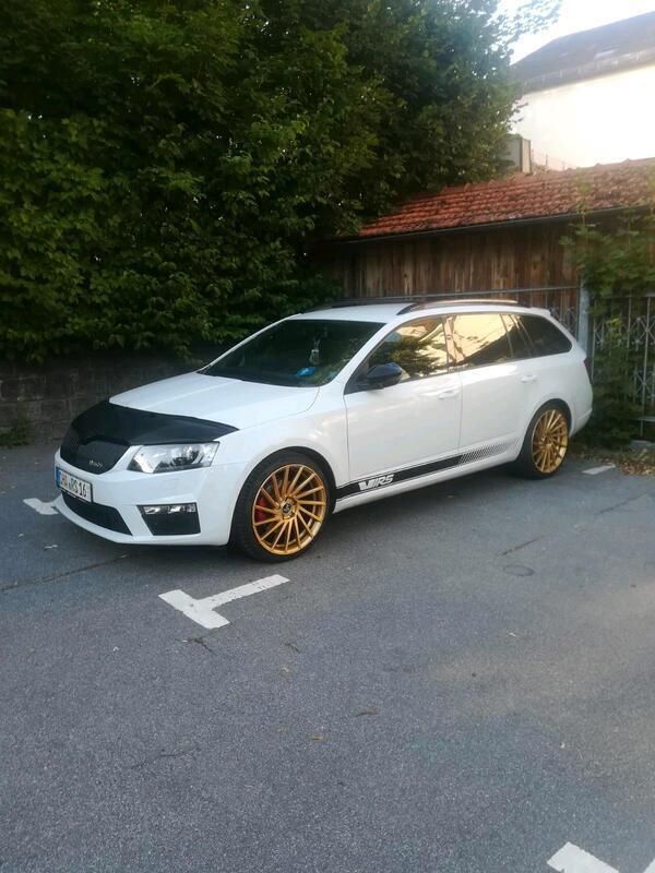 Weiß Gebraucht 2016 Skoda Octavia RS Kombi | 19.800 € (Teuer) - Bild 1/3