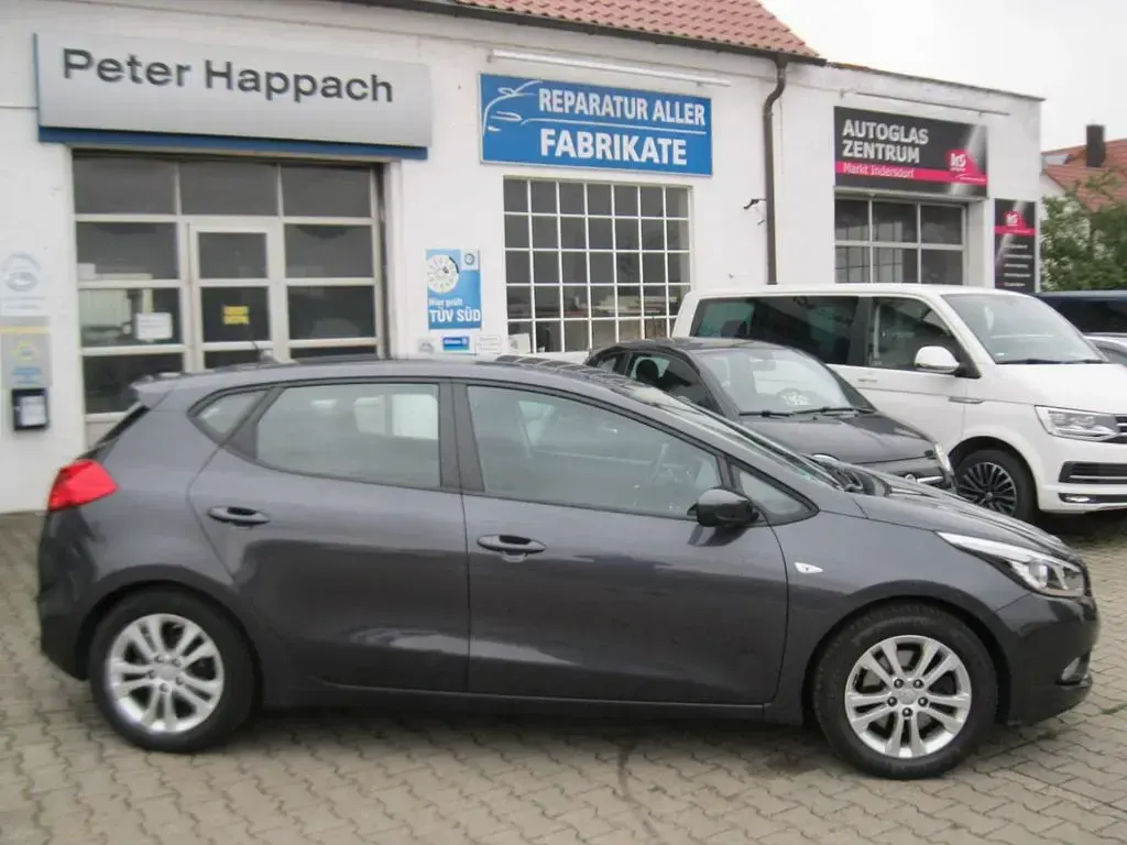 Gebraucht Kia Ceed Edition 7 99 PS (72 kW) 2015 Grau Kleinwagen