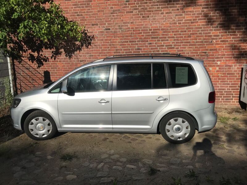 Silber Gebraucht 2013 VW Touran Van / Kleinbus | 7.600 € (Superpreis) - Bild 1/3