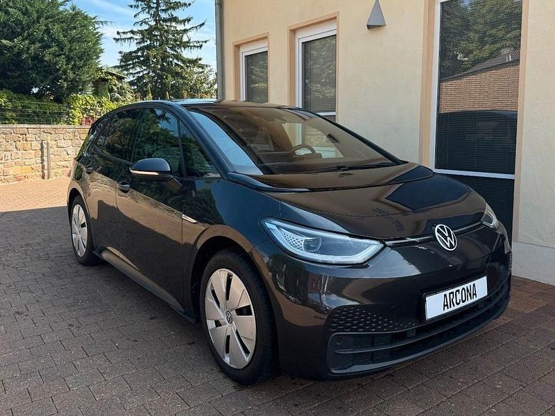 Grau Gebraucht 2021 VW ID.3 Pro Performance Kleinwagen | 21.200 € (Etwas zu teuer) - Bild 1/4
