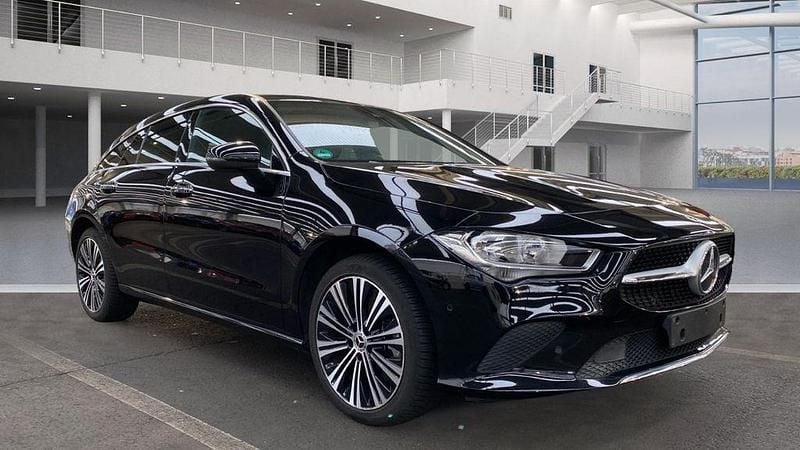 Gebraucht Mercedes CLA250e Shooting Brake 218 PS (160 kW) 2022 Schwarz Kombi