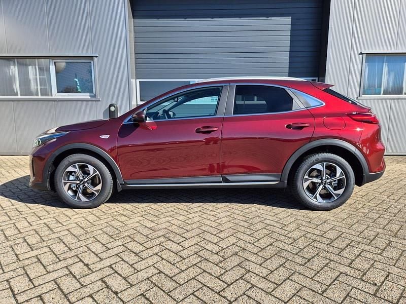 Neu Kia XCeed 2026 Magmarot metallic SUV