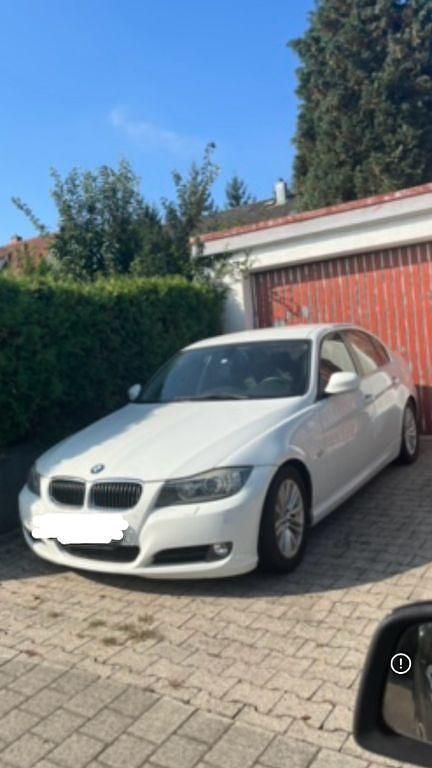 Gebraucht BMW 325 218 PS (160 kW) 2010 Weiß Limousine