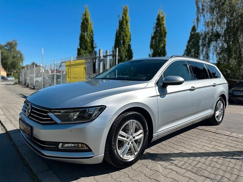 Silber Gebraucht 2018 VW Passat Comfortline Kombi | 13.800 € (Guter Preis) - Bild 1/4