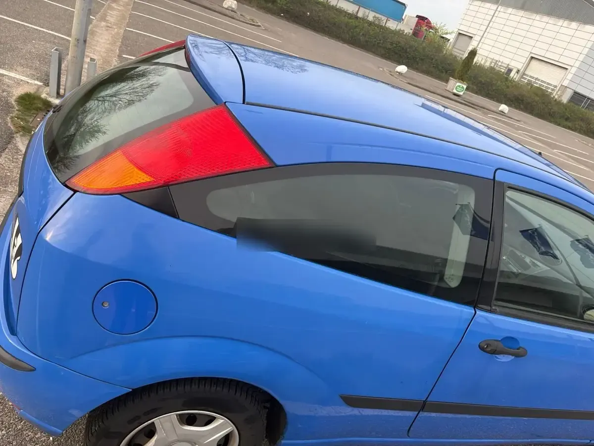 Gebraucht Ford Focus 100 PS (73 kW) 2003 Blau Kleinwagen