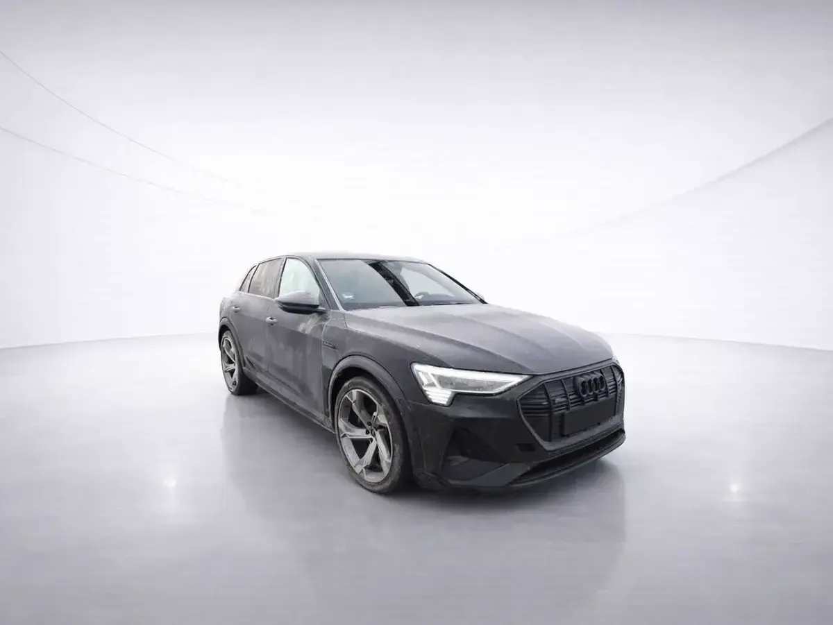 Gebraucht Audi e-tron Ambiente 369 kW (503 PS) 2022 Mythosschwarz metallic SUV